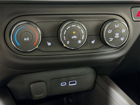 New 2026 Chevrolet Trax RS w/ Driver Confidence Package image 10