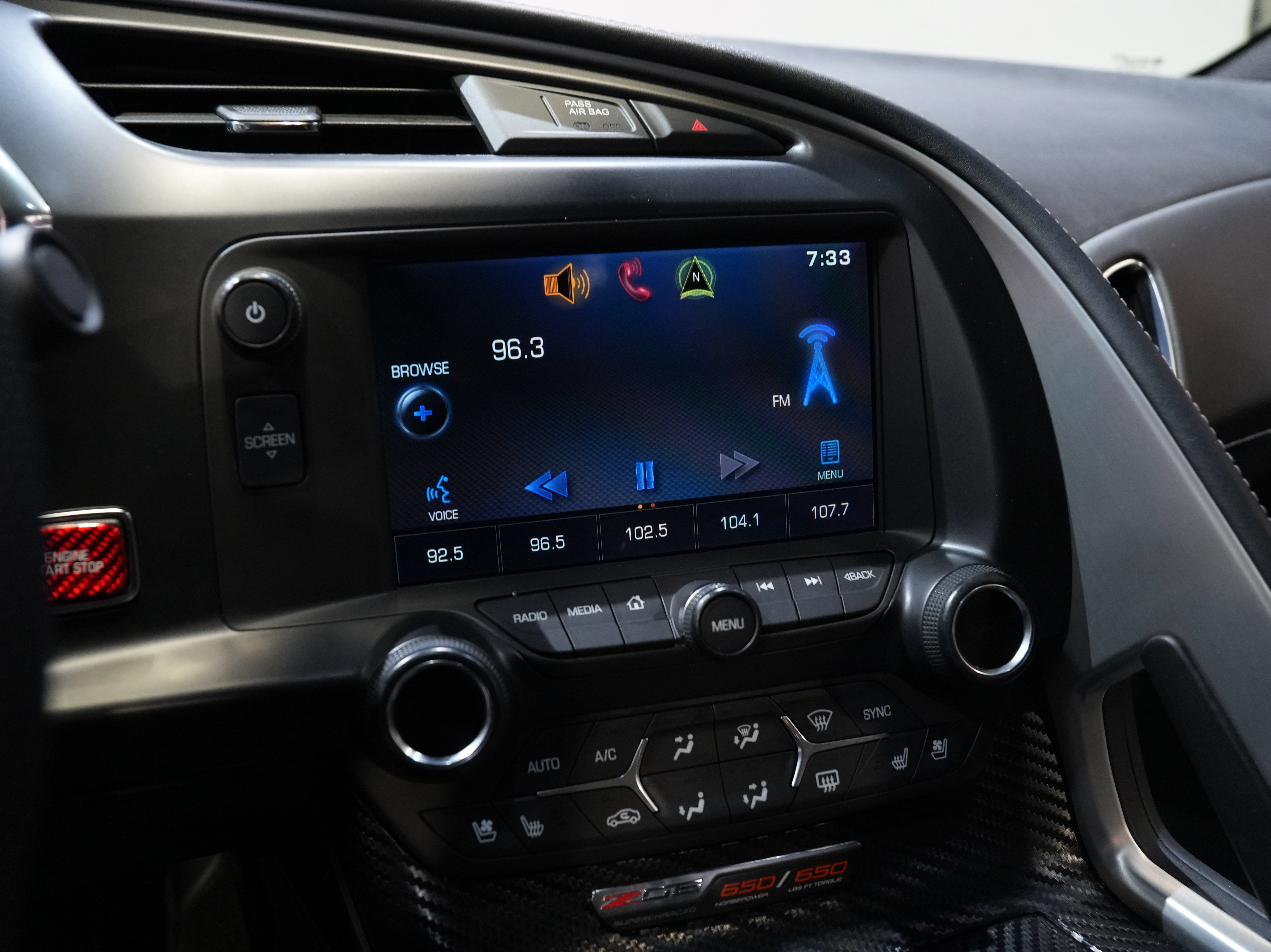 Used 2015 Chevrolet Corvette Z06 w/ 3LZ Preferred Equipment Group RWD image 39
