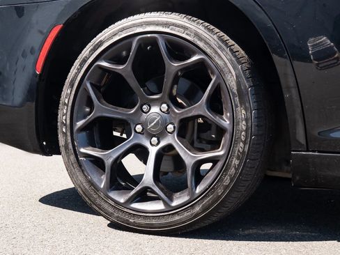 Used 2019 Chrysler 300 S w/ S Model Appearance Package RWD image 15