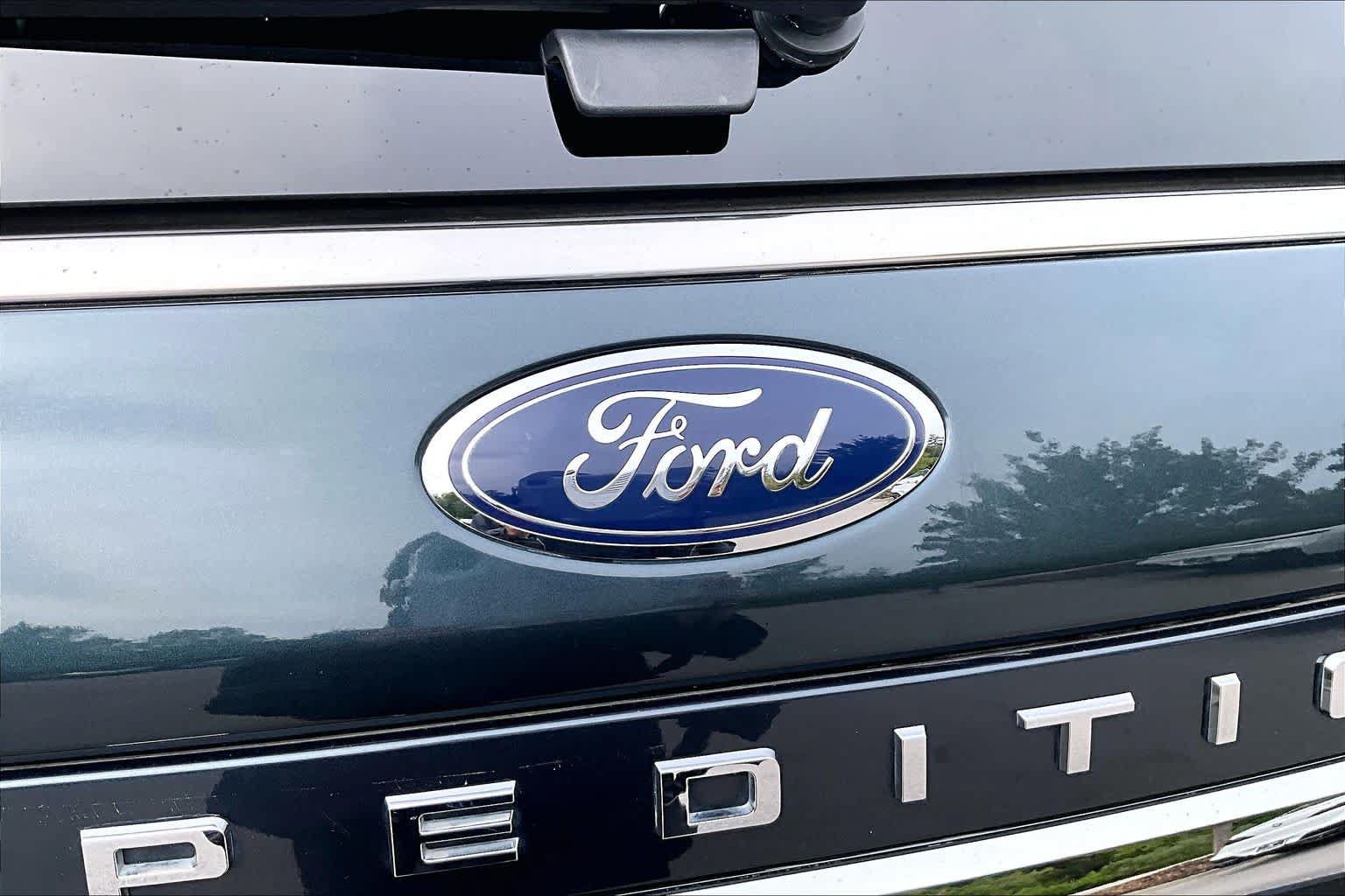 Used 2024 Ford Expedition Limited RWD image 9