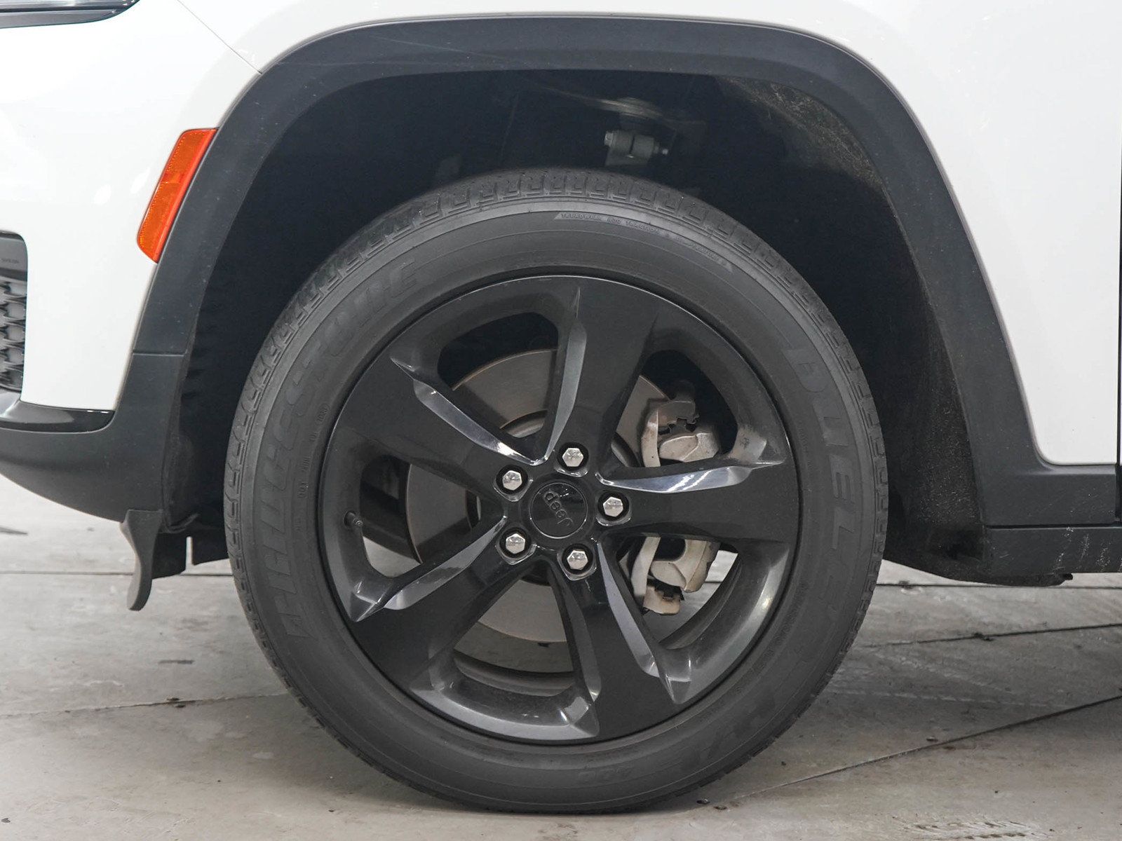 Used 2023 Jeep Grand Cherokee L Laredo AWD/4WD image 30
