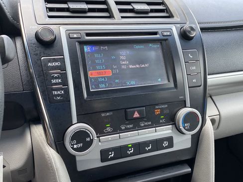 Used 2012 Toyota Camry LE FWD image 30