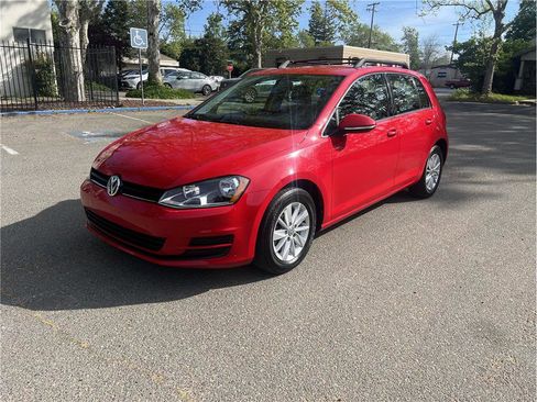 Used 2016 Volkswagen Golf S image 1