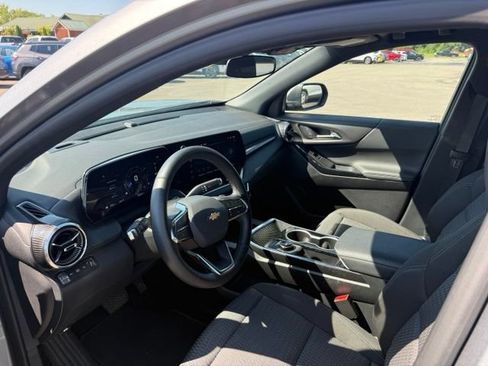Used 2026 Chevrolet Equinox LT AWD/4WD image 9