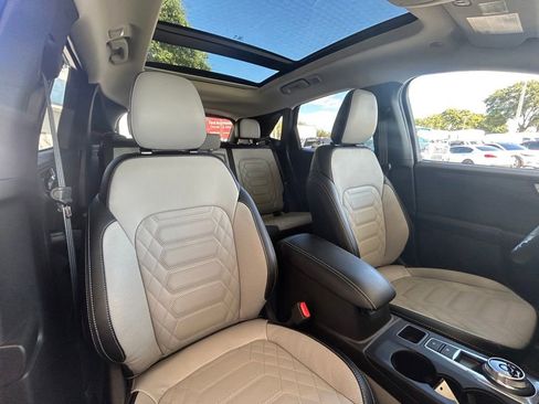 Certified 2024 Ford Escape SE w/ PHEV Premium Package image 31