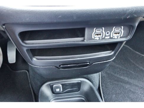 Used 2024 Chrysler Pacifica Limited FWD image 30