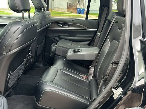 Used 2024 Jeep Grand Cherokee Limited w/ Luxury Tech Group II AWD/4WD image 27