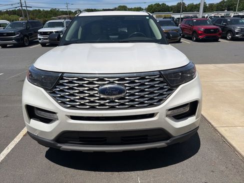 Used 2021 Ford Explorer Platinum w/ Equipment Group 601A AWD/4WD image 2