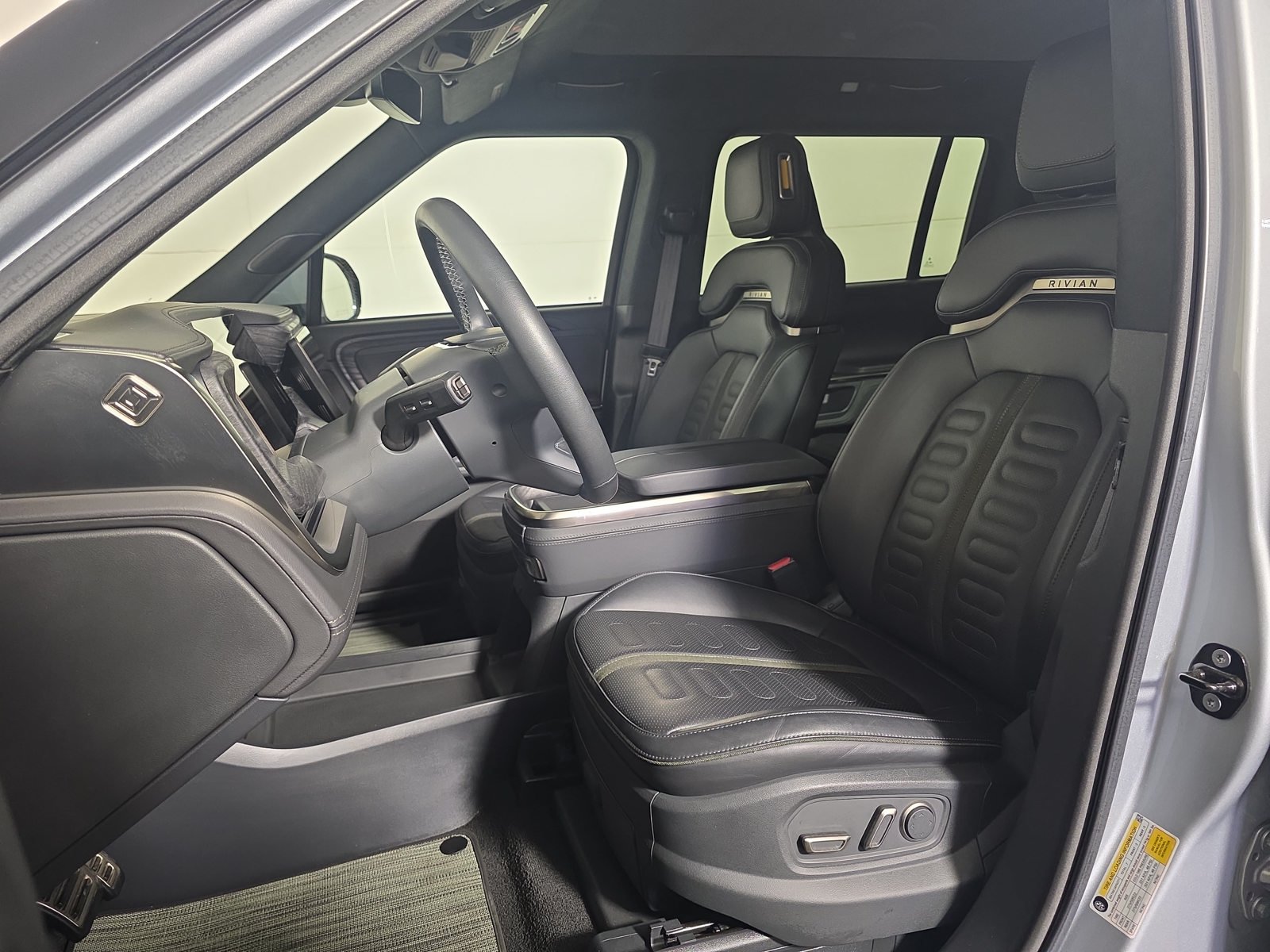 Used 2022 Rivian R1S Launch Edition Quad AWD/4WD image 18