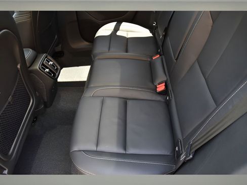 Certified 2025 Volvo XC40 B5 Plus w/ Protection Package Premier image 10