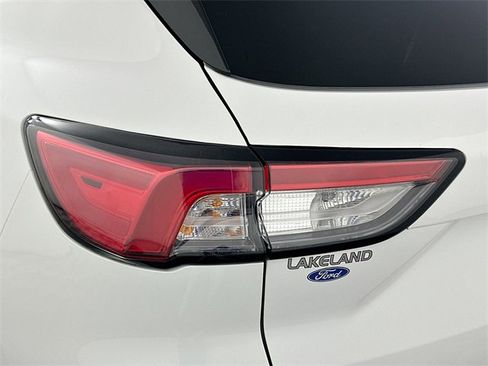 Used 2022 Ford Escape SE w/ SE Sport Appearance Package image 23