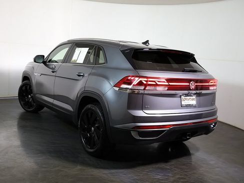 Used 2025 Volkswagen Atlas Cross Sport SE AWD/4WD image 2