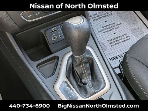 Used 2015 Jeep Cherokee Latitude w/ Cold Weather Group FWD image 20