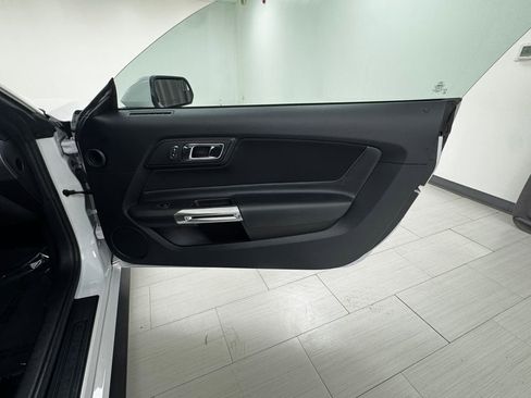 Used 2017 Ford Mustang Coupe image 14