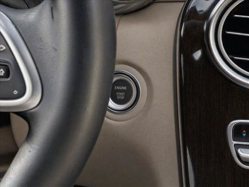 Used 2019 Mercedes-Benz C 300 Sedan image 22