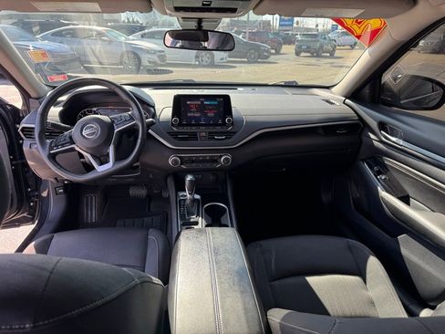 Used 2022 Nissan Altima 2.5 SV w/ SV Premium Package image 12