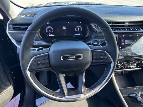 Used 2023 Jeep Grand Cherokee Laredo w/ Luxury Tech Group I image 15