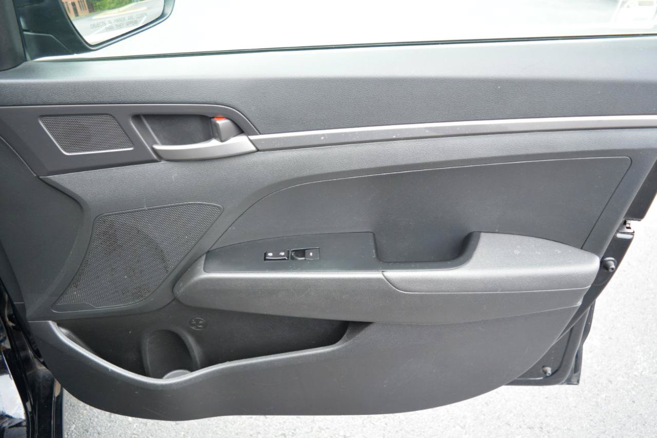 Used 2018 Hyundai Elantra SE FWD image 15