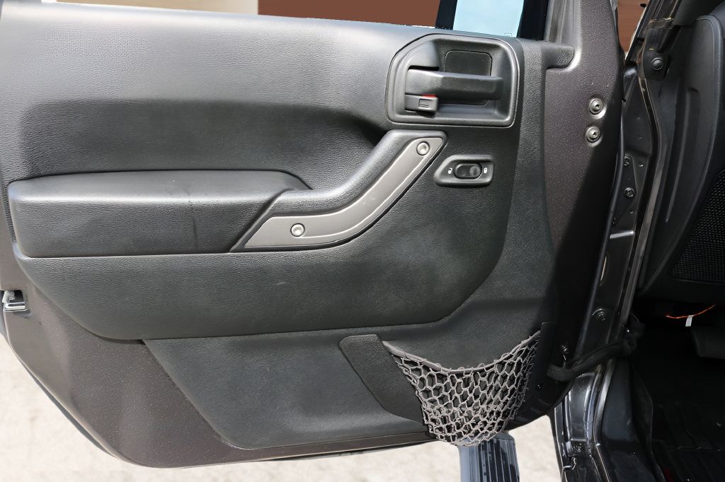 Used 2018 Jeep Wrangler Unlimited Sport S AWD/4WD image 12