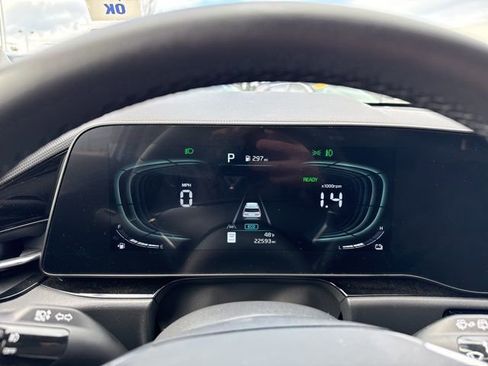 Certified 2023 Kia Niro EX Touring image 19