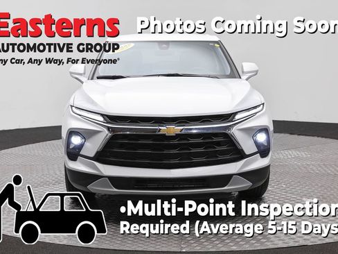 Used 2025 Chevrolet Blazer LT FWD image 2