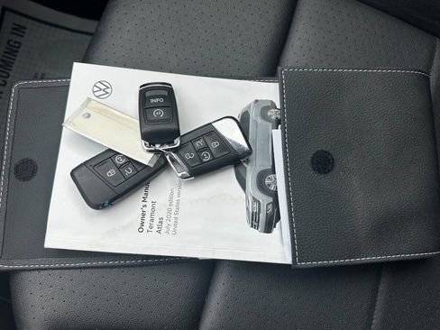 Used 2021 Volkswagen Atlas SE image 46