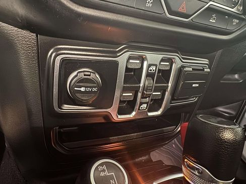 Used 2023 Jeep Wrangler Willys AWD/4WD image 24