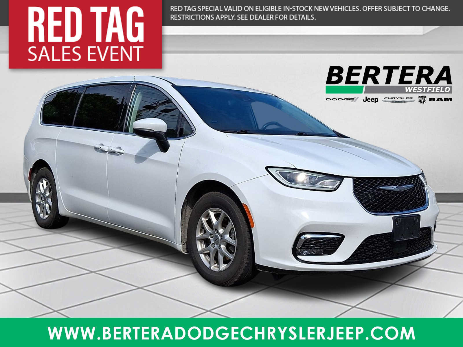Certified 2023 Chrysler Pacifica Touring-L FWD image 1