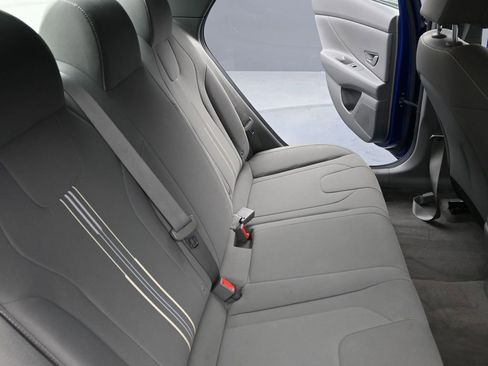 Used 2021 Hyundai Elantra SEL w/ Convenience Package image 12