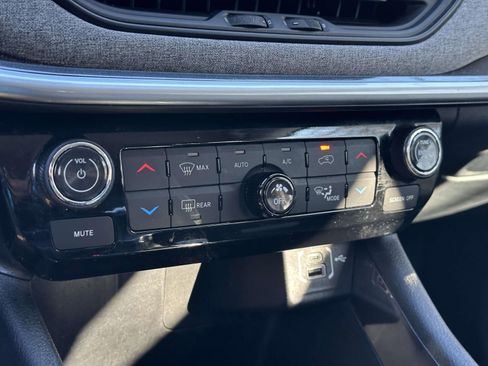 Used 2022 Jeep Compass Latitude w/ Convenience Group image 24