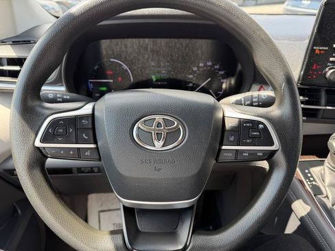 Used 2021 Toyota Sienna LE FWD image 52