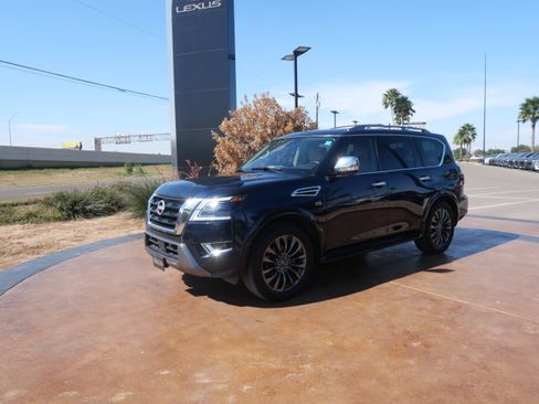Used 2022 Nissan Armada Platinum w/ Captain's Chairs Package image 5