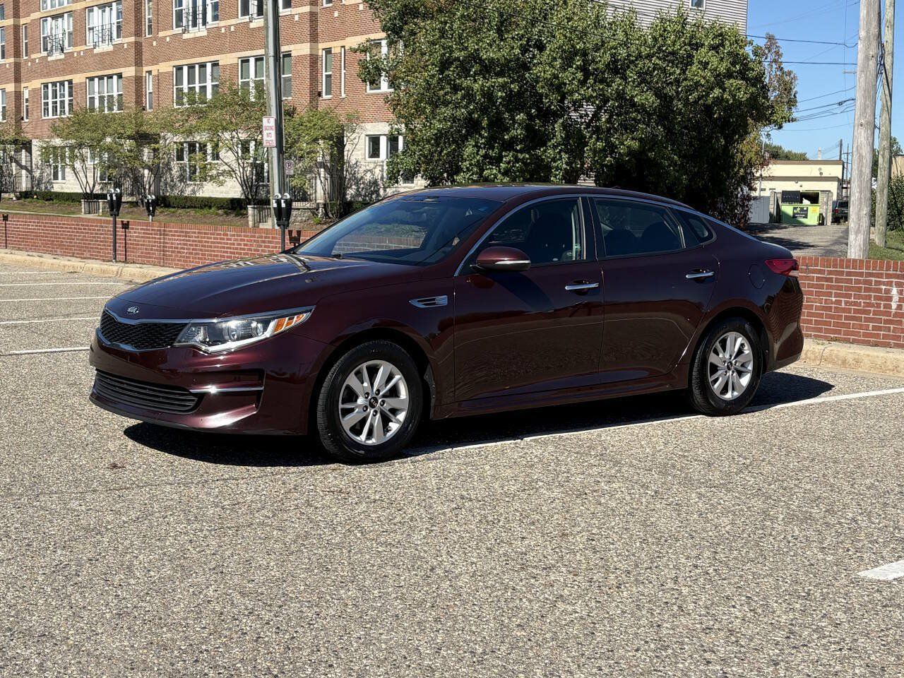 Used 2018 Kia Optima LX FWD image 1