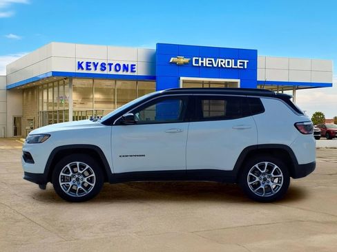 Used 2025 Jeep Compass Limited AWD/4WD image 4