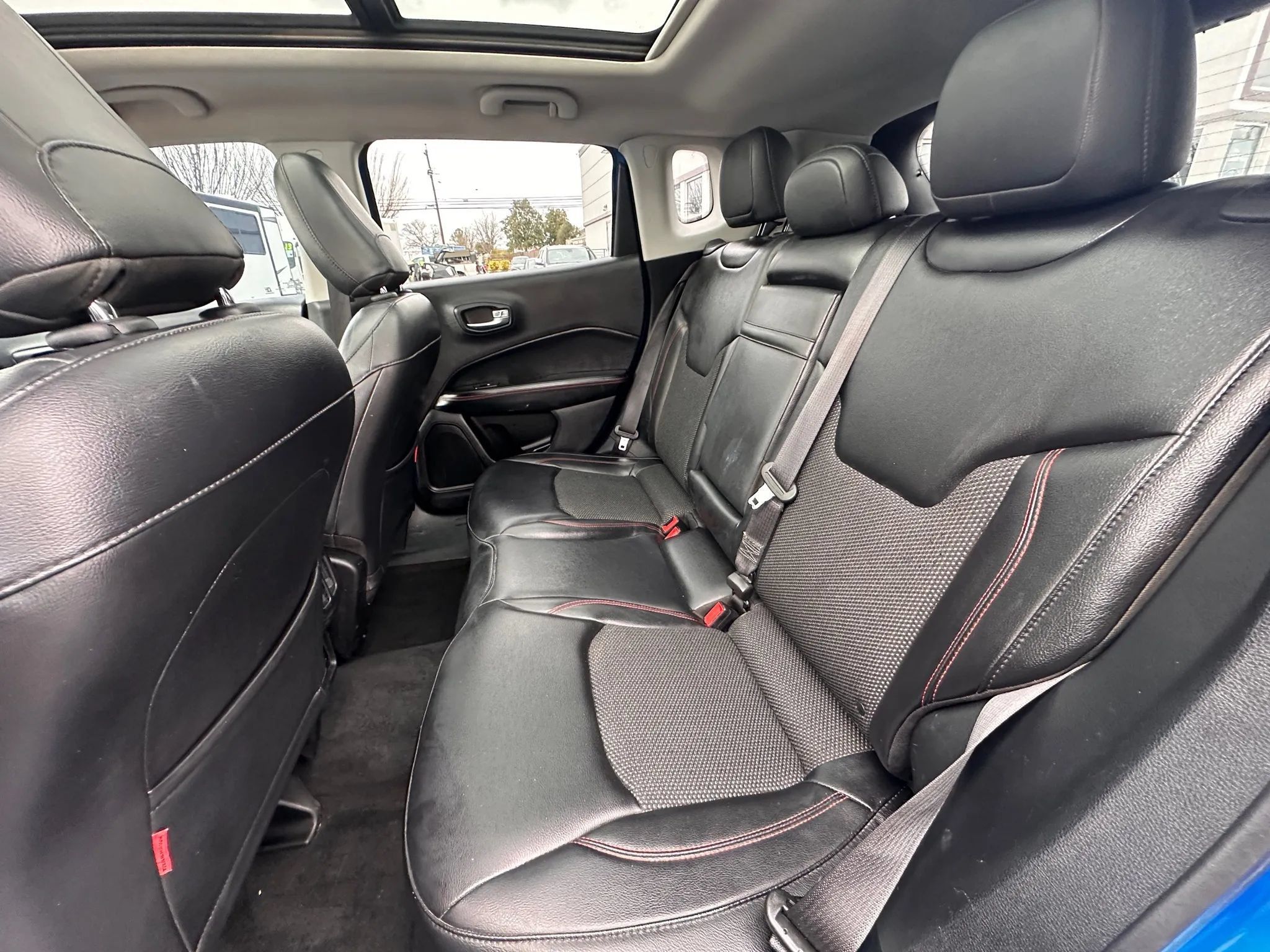 Used 2017 Jeep Compass Trailhawk w/ Navigation Group AWD/4WD image 13
