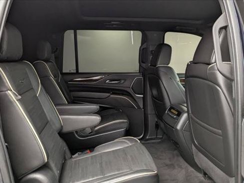 Used 2022 Cadillac Escalade ESV Premium Luxury AWD/4WD image 18