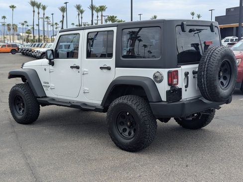 Used 2015 Jeep Wrangler Unlimited Sport w/ Max Tow Package AWD/4WD image 4