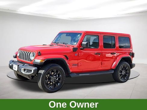 Used 2025 Jeep Wrangler Unlimited Sahara AWD/4WD image 3