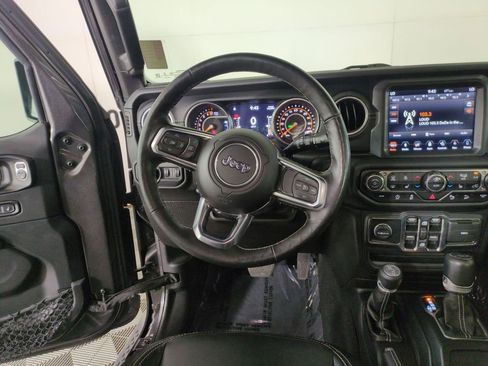 Used 2019 Jeep Wrangler Unlimited Sahara AWD/4WD image 16