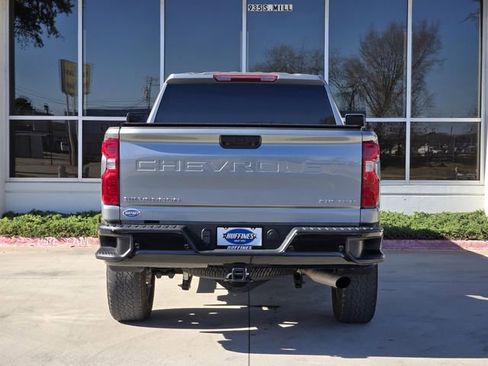 Used 2024 Chevrolet Silverado 2500 Custom w/ Custom Value Package image 6