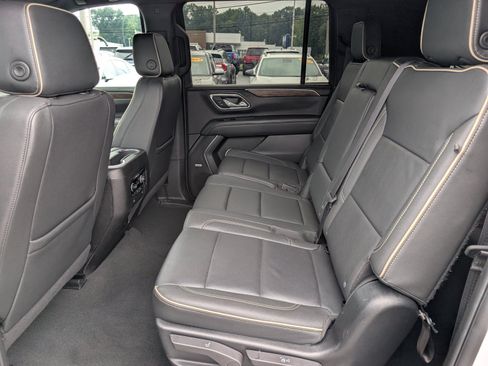 Used 2024 Chevrolet Suburban Premier RWD image 18