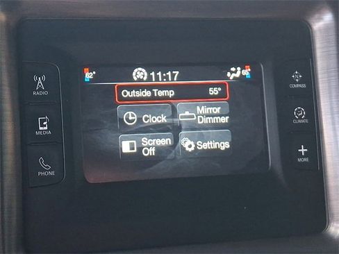 Used 2015 Dodge Challenger SXT image 18