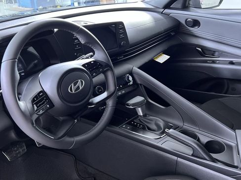 Used 2025 Hyundai Elantra Sport image 29