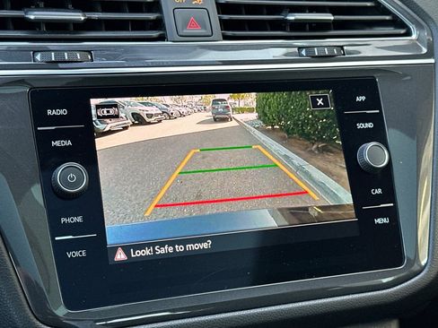 Used 2023 Volkswagen Tiguan SE w/ Panoramic Sunroof Package image 20