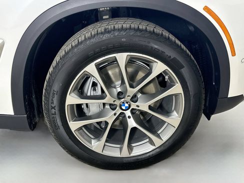 New 2026 BMW X5 xDrive50e w/ Premium Package AWD/4WD image 10