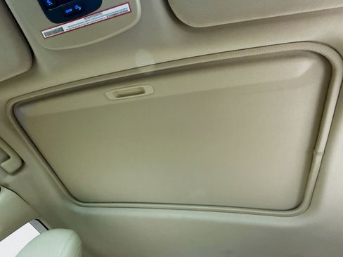 Used 2019 Toyota Avalon Limited image 27