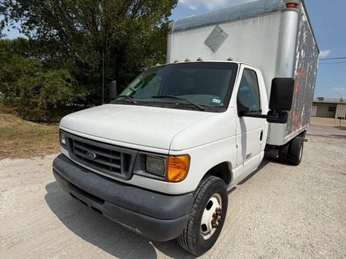 Used 2007 Ford E-450 and Econoline 450 RWD image 2