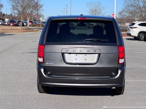 Used 2019 Dodge Grand Caravan SE image 9