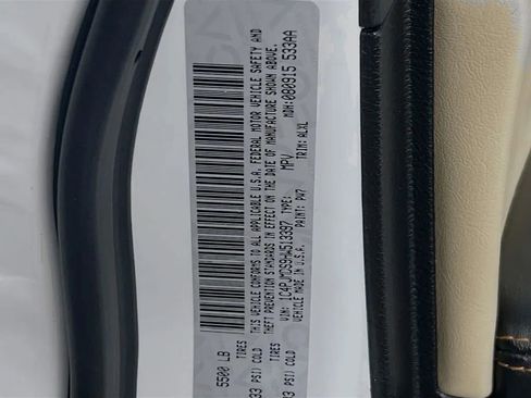 Used 2017 Jeep Cherokee Limited AWD/4WD image 32