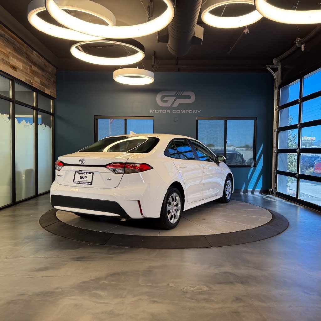 Used 2021 Toyota Corolla LE FWD image 3